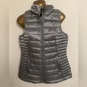 Magellan outdoors Women's Gray metallic Puffer Vest